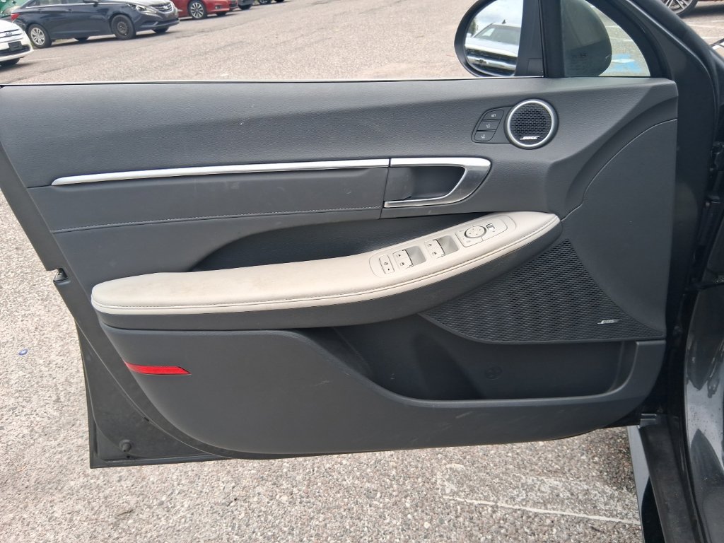 Used 2023 Hyundai Sonata Limited w/ Preferred Accessory Package FWD image 11