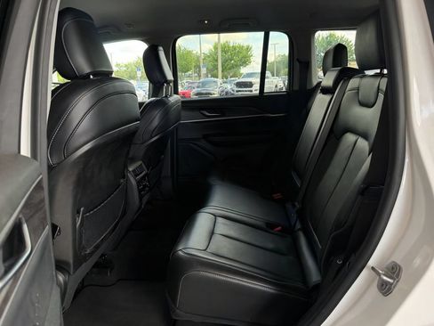 Used 2023 Jeep Grand Cherokee Limited w/ Black Appearance Package RWD image 20