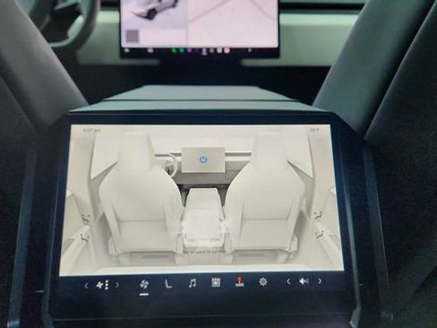 Used 2024 Tesla Cybertruck AWD Crew Cab image 47