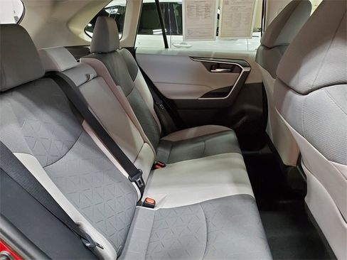 Used 2021 Toyota RAV4 XLE image 12