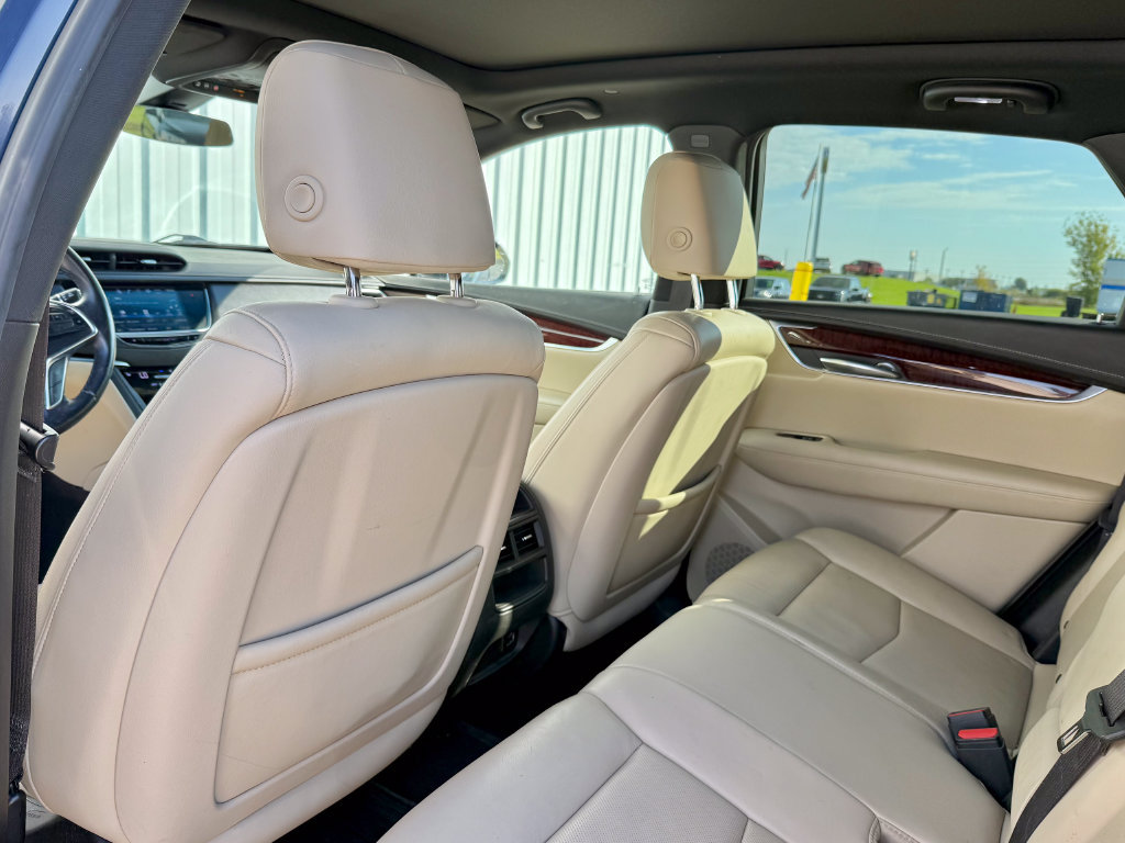 Used 2018 Cadillac XT5 Luxury w/ Driver Awareness Package AWD/4WD image 13