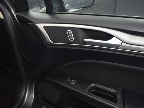 Used 2020 Ford Fusion SE image 26