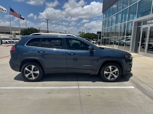 Used 2021 Jeep Cherokee Limited w/ Mopar Interior Package AWD/4WD image 7