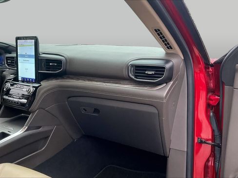 Used 2021 Ford Explorer Platinum w/ Premium Technology Package RWD image 18