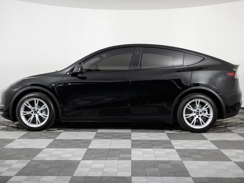 Used 2023 Tesla Model Y Long Range image 3