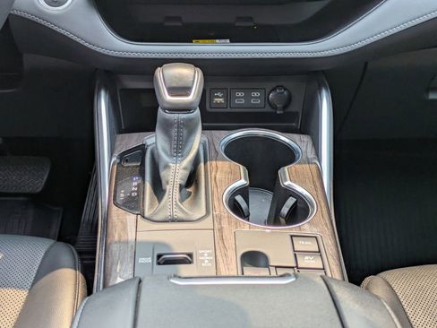 Used 2024 Toyota Highlander Limited AWD/4WD image 21