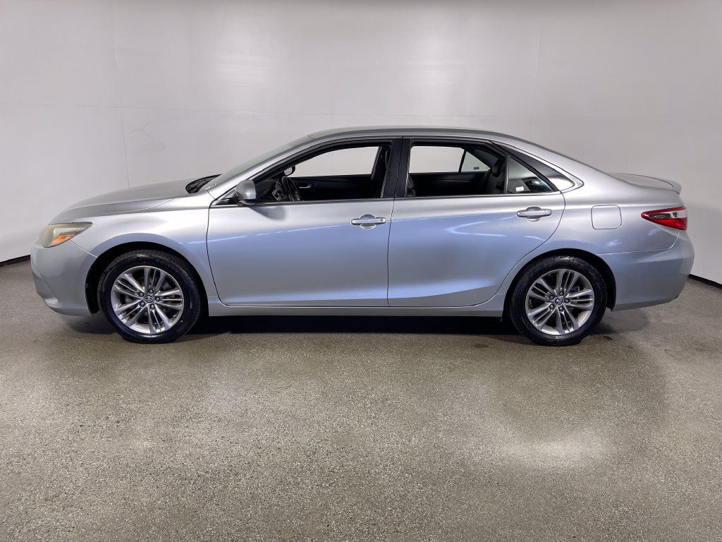 Used 2015 Toyota Camry SE FWD image 6