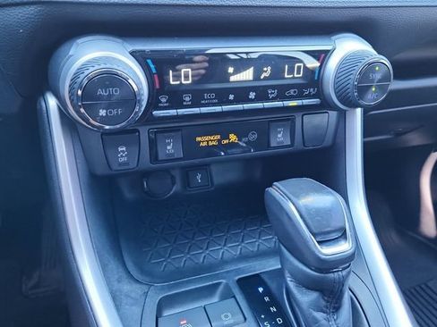 Used 2022 Toyota RAV4 SE w/ Convenience Package AWD/4WD image 12