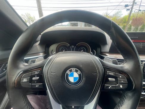 Used 2019 BMW 530e xDrive w/ Convenience Package AWD/4WD image 17