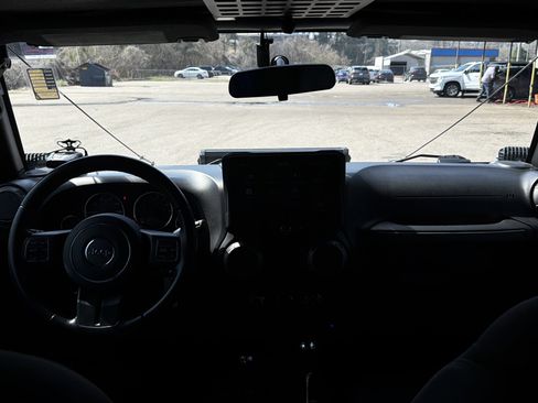 Used 2017 Jeep Wrangler Unlimited Sport w/ Connectivity Group image 27