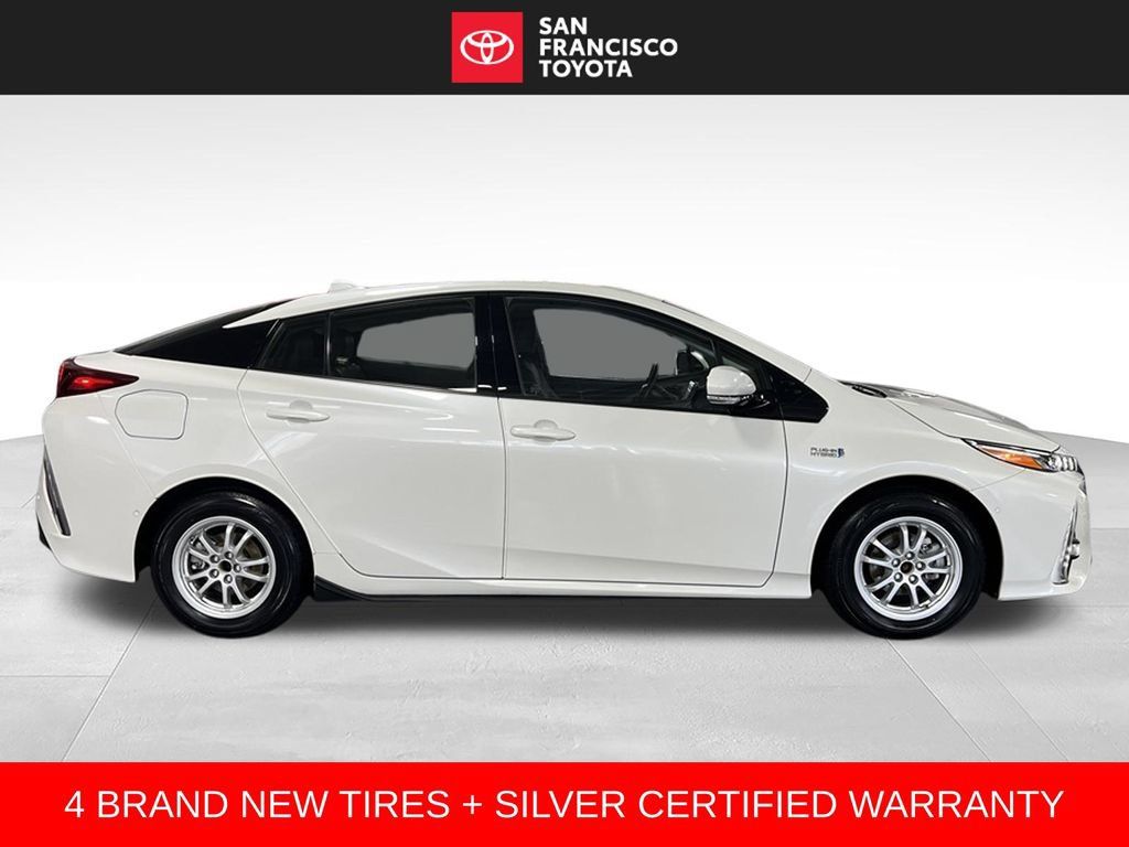 Certified 2017 Toyota Prius Prime Advanced FWD image 6