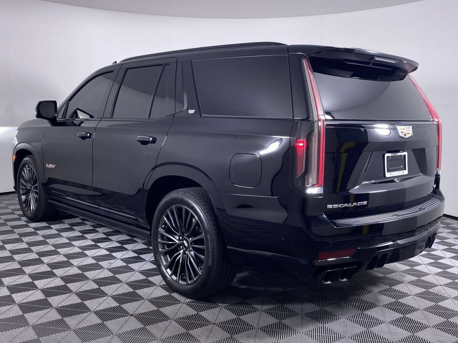 Certified 2024 Cadillac Escalade V w/ Heavy-Duty Trailer Package AWD/4WD image 21