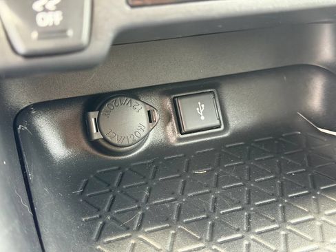 Used 2022 Toyota RAV4 LE AWD/4WD image 28