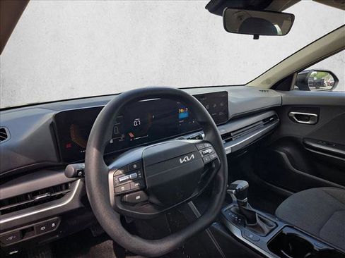 Used 2025 Kia K4 FWD image 10