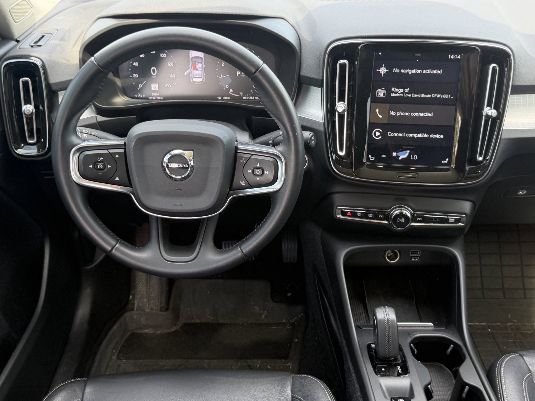 Used 2020 Volvo XC40 T5 Momentum w/ Protection Package Premier AWD/4WD image 12