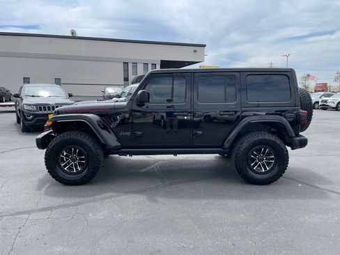 Used 2024 Jeep Wrangler Unlimited Rubicon AWD/4WD image 4