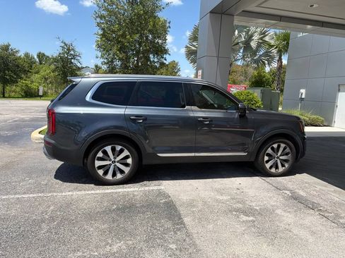 Certified 2022 Kia Telluride EX w/ EX Premium Package FWD image 3