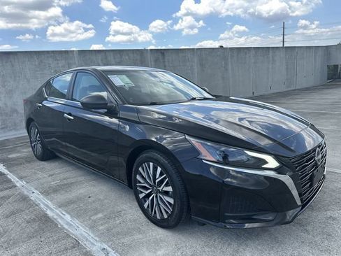 Used 2024 Nissan Altima 2.5 SV FWD image 10