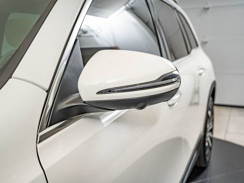 Used 2023 Mercedes-Benz GLB 250 4MATIC image 9
