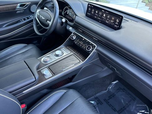 Used 2023 Genesis GV80 2.5T w/ Prestige 20" Package image 17