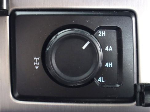 Used 2015 Ford F150 Platinum w/ Equipment Group 701A Luxury image 29