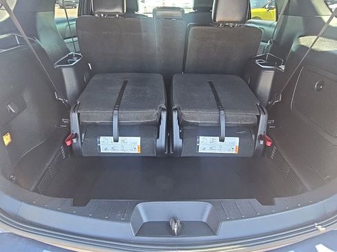 Used 2017 Ford Explorer XLT w/ Equipment Group 202A AWD/4WD image 35