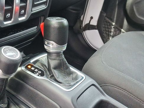 Used 2022 Jeep Wrangler Sport AWD/4WD image 11