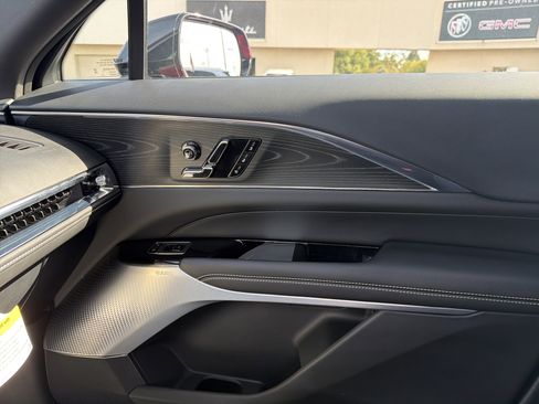 Used 2024 Cadillac Lyriq Luxury image 23