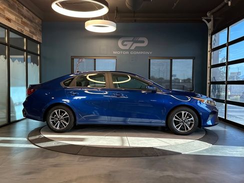 Used 2023 Kia Forte LXS FWD image 2