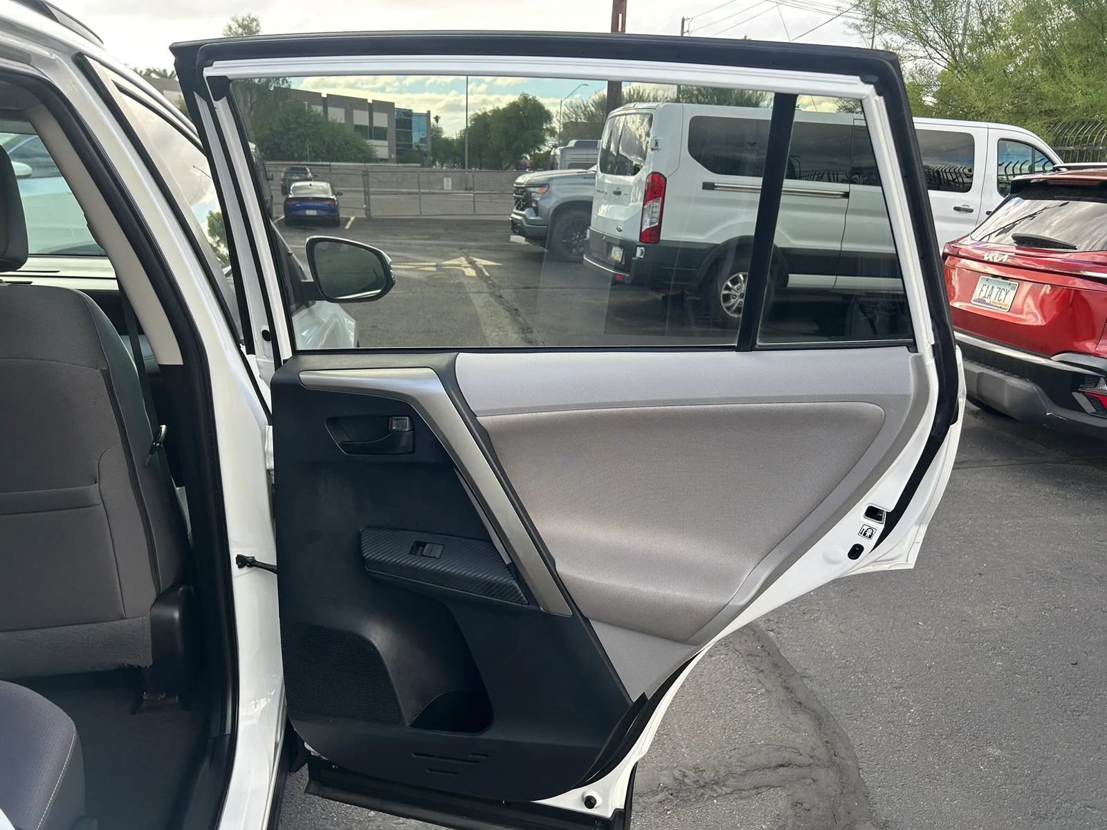 Used 2013 Toyota RAV4 XLE AWD/4WD image 17