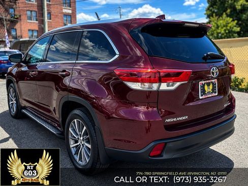 Used 2018 Toyota Highlander XLE AWD/4WD image 4