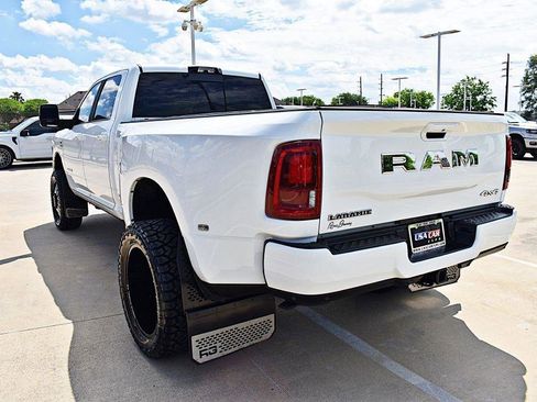 Used 2025 RAM 3500 Laramie AWD/4WD image 9