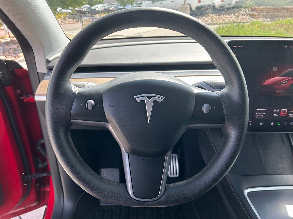 Used 2022 Tesla Model Y Performance AWD/4WD image 9