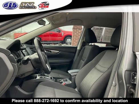 Used 2019 Nissan Rogue SV image 16