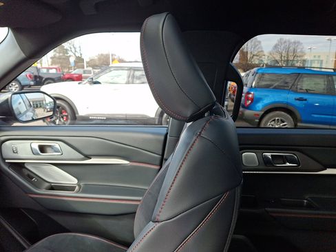 Certified 2025 Ford Explorer ST w/ Sun And Sound Package image 17