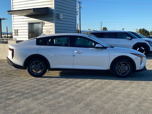 New 2026 Kia K4 LXS image 2