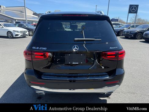 New 2026 Mercedes-Benz GLB 250 4MATIC image 7