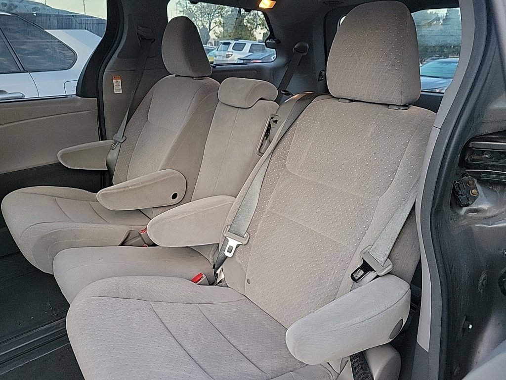 Used 2015 Toyota Sienna LE FWD image 11