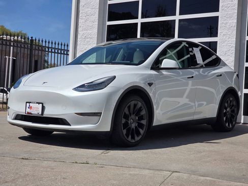 Used 2021 Tesla Model Y Long Range image 9
