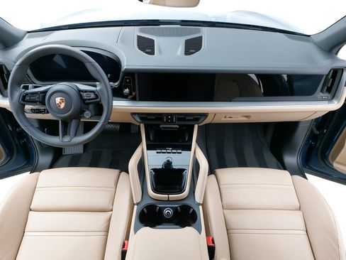 Used 2025 Porsche Cayenne image 11