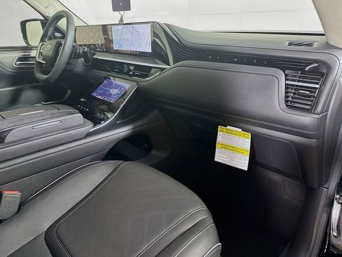 Used 2025 INFINITI QX80 Luxe image 37