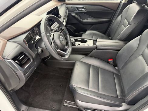 Used 2021 Nissan Rogue SL w/ Premium Package image 10