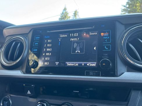 Used 2017 Toyota Tacoma TRD Sport w/ Tow Package RWD image 19