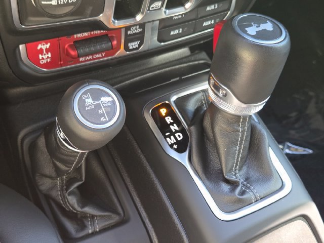 Used 2024 Jeep Wrangler Unlimited Rubicon AWD/4WD image 12