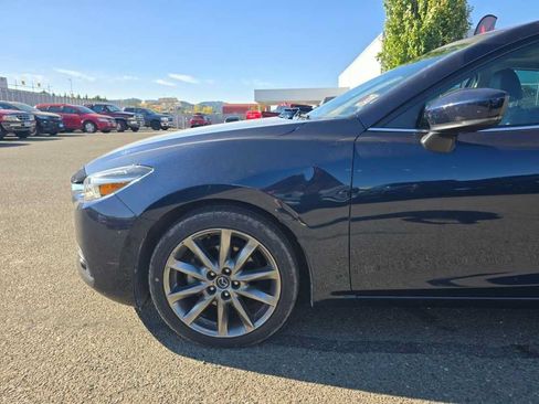 Used 2018 MAZDA MAZDA3 Grand Touring w/ Premium Equipment Package FWD image 20