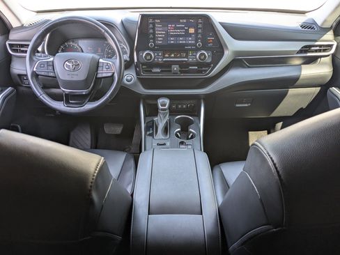 Used 2021 Toyota Highlander XLE AWD/4WD image 33