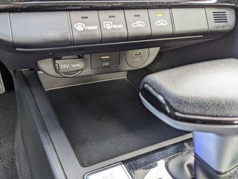 Used 2024 Hyundai Elantra SEL image 31