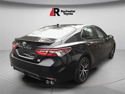 Used 2022 Toyota Camry SE image 4