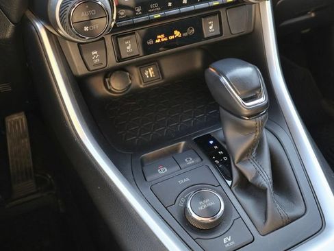 Used 2023 Toyota RAV4 SE w/ SE Grade Weather Package AWD/4WD image 15