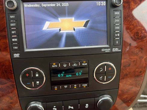 Used 2013 Chevrolet Tahoe LTZ image 17